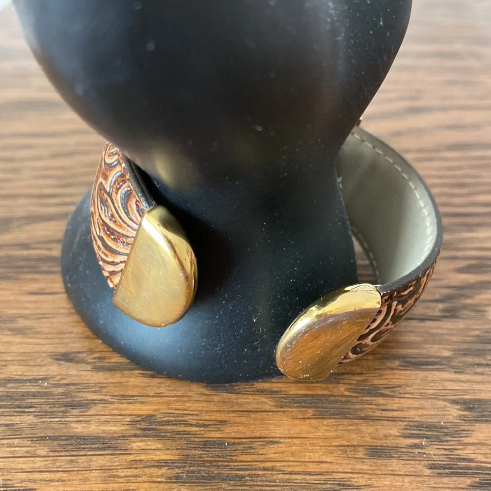 Cuff watch - Picture 2 of 2